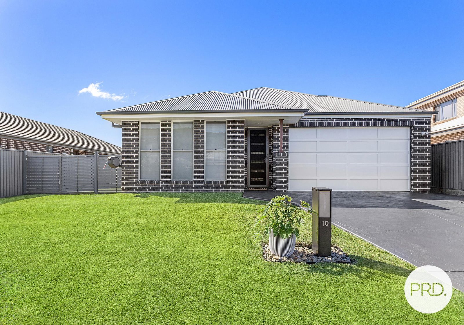 10 Omaroo Place HORSLEY 1