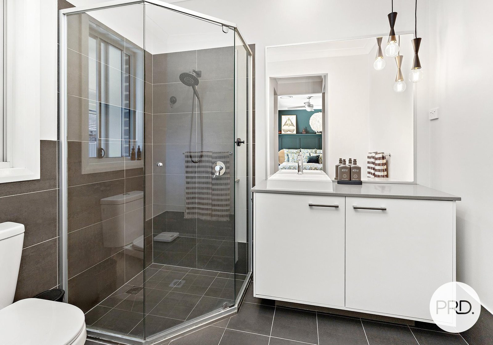10 Omaroo Place HORSLEY 8
