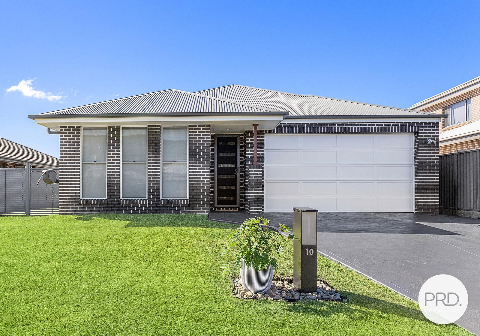 10 Omaroo Place HORSLEY 16