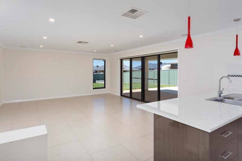 10 Paperbark Drive FOREST HILL 3