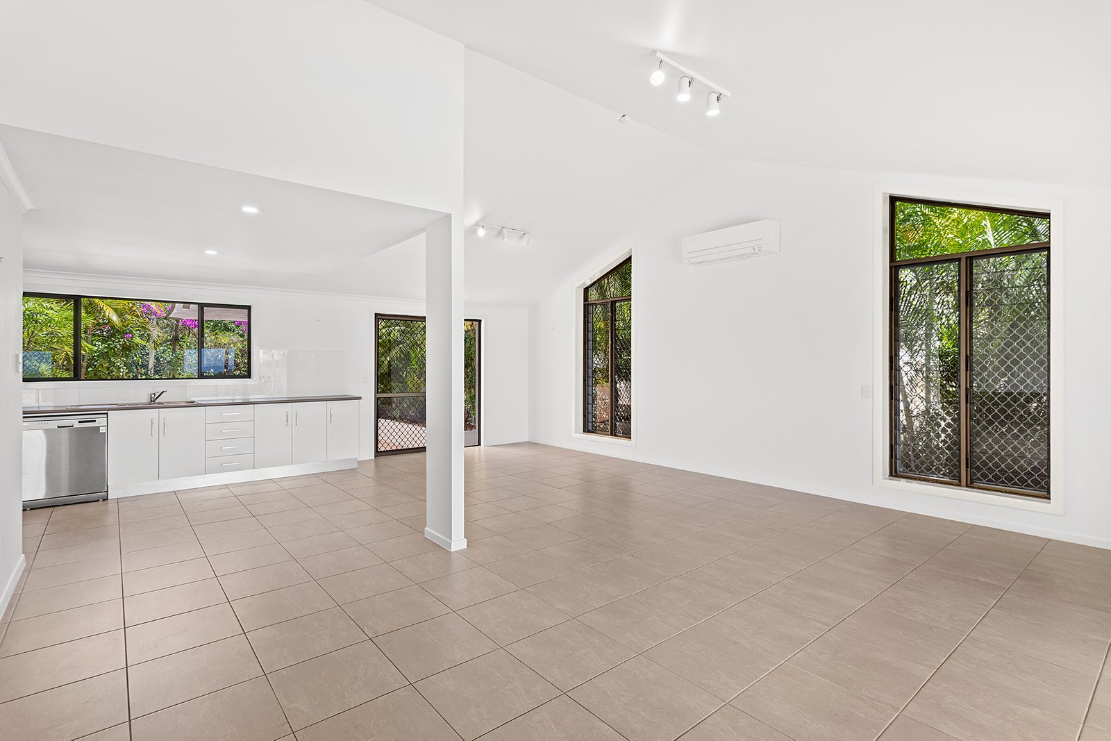 10 Passage Avenue SHUTE HARBOUR 6