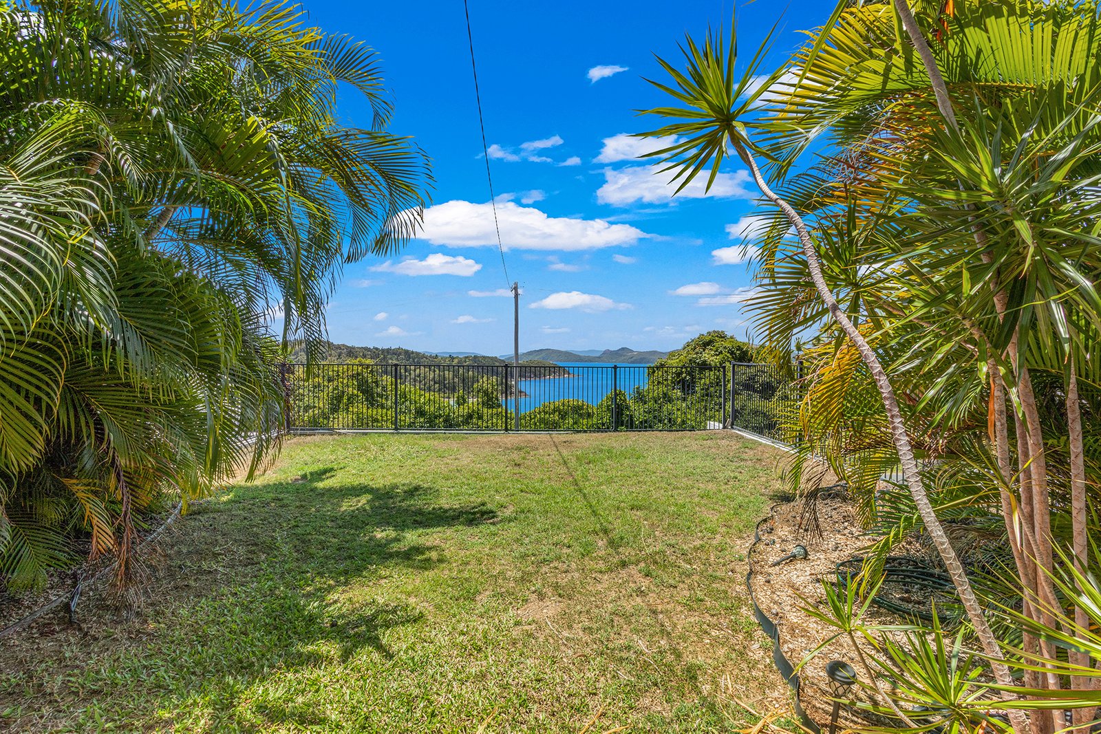 10 Passage Avenue SHUTE HARBOUR 16
