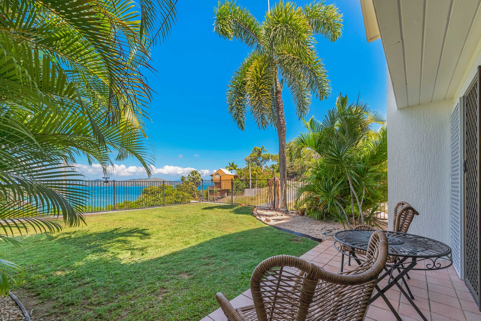 10 Passage Avenue SHUTE HARBOUR 19