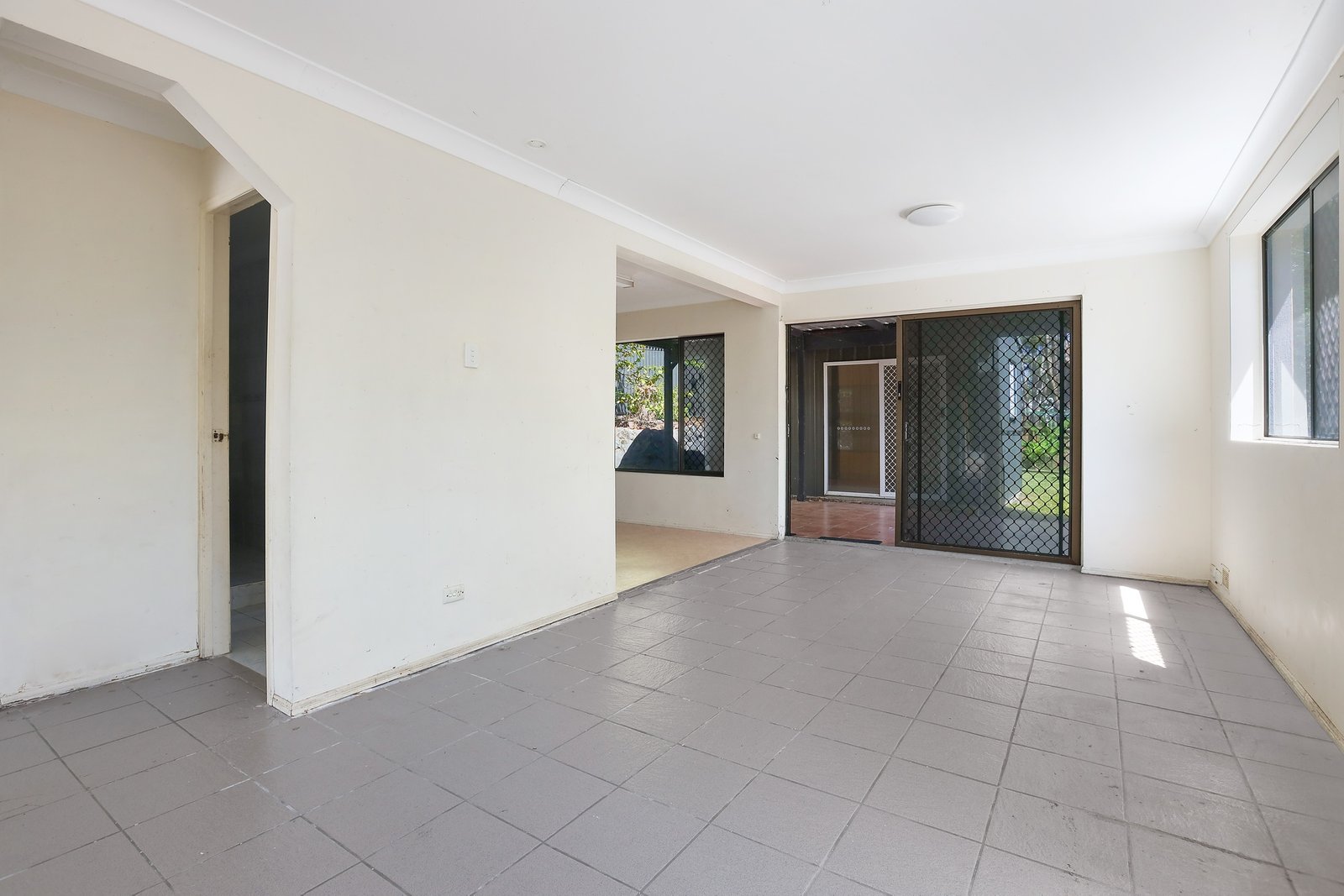 10 Patonga Street ASHMORE 8