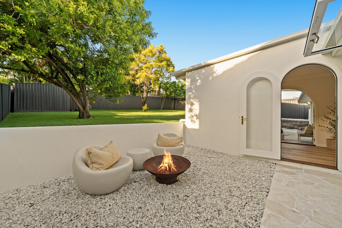 10 Paul Court Carrara 25