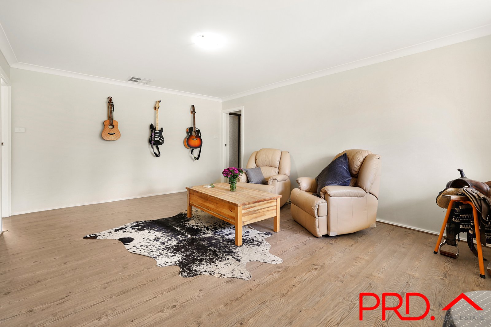10 Peregrine Avenue TAMWORTH 3