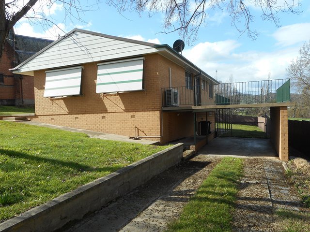 10 River Street TUMUT 1