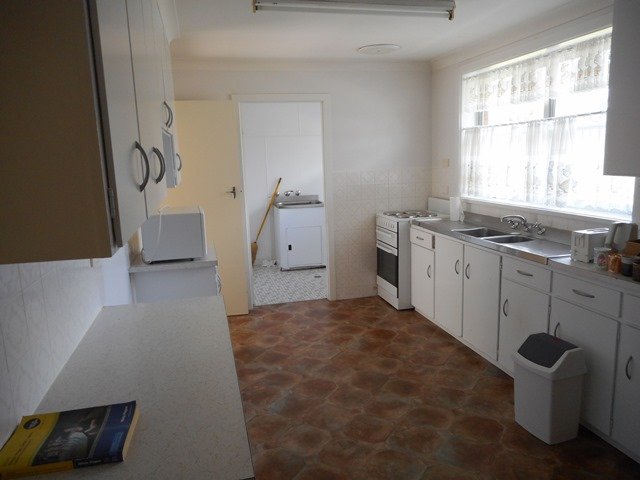 10 River Street TUMUT 4