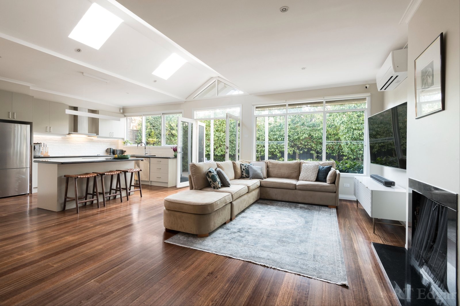 Real Estate and Property in 10 Roseberry Street, Hawthorn East, VIC