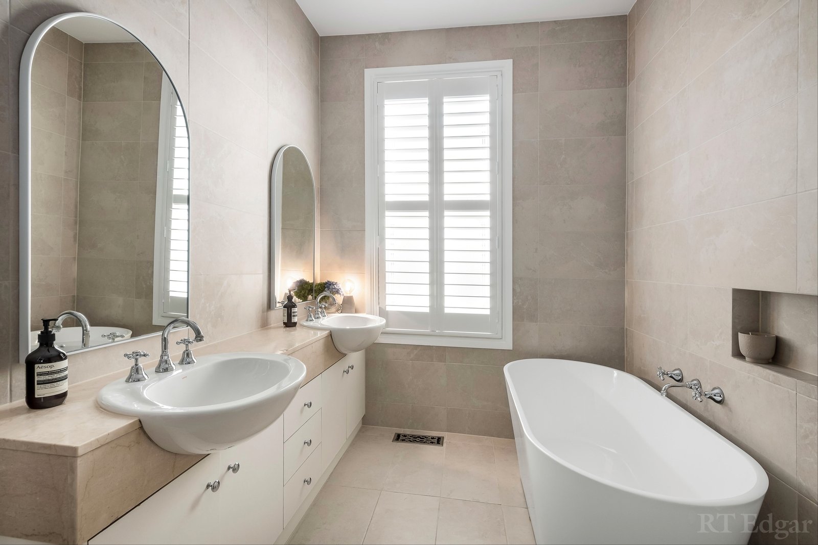 Real Estate and Property in 10 Roseberry Street, Hawthorn East, VIC