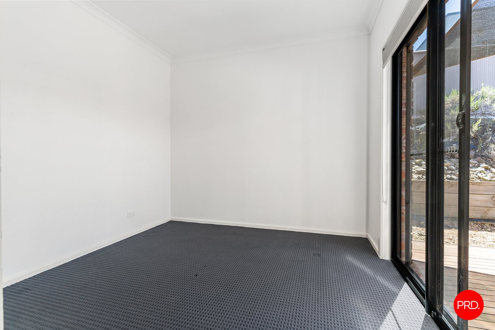 10 Roslyn Court KENNINGTON 9