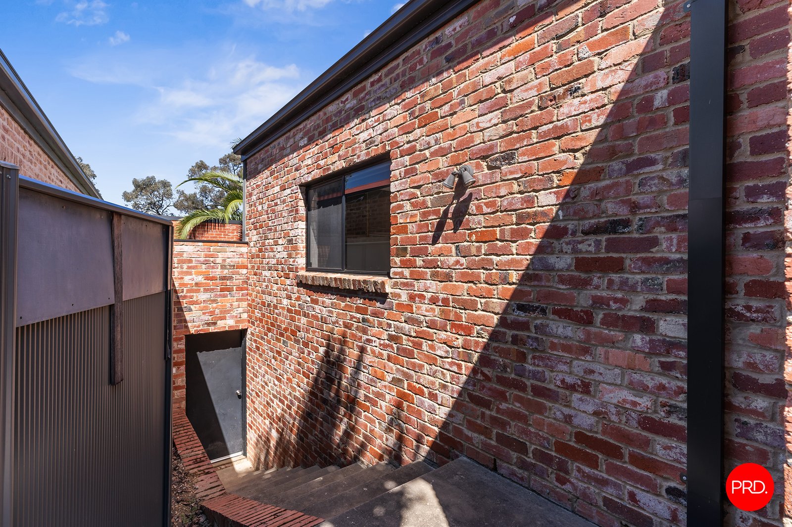 10 Roslyn Court KENNINGTON 13