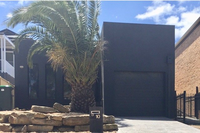 10 Roslyn Court KENNINGTON 1