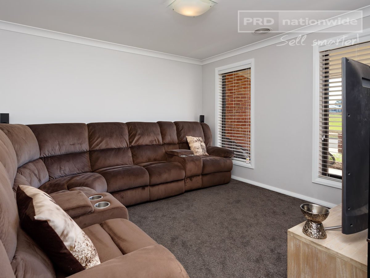 10 Ross Parkway GOBBAGOMBALIN 2