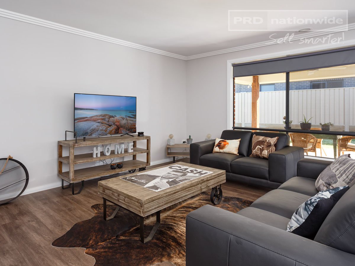 10 Ross Parkway GOBBAGOMBALIN 8