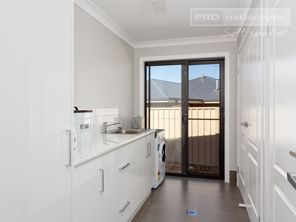 10 Ross Parkway GOBBAGOMBALIN 12