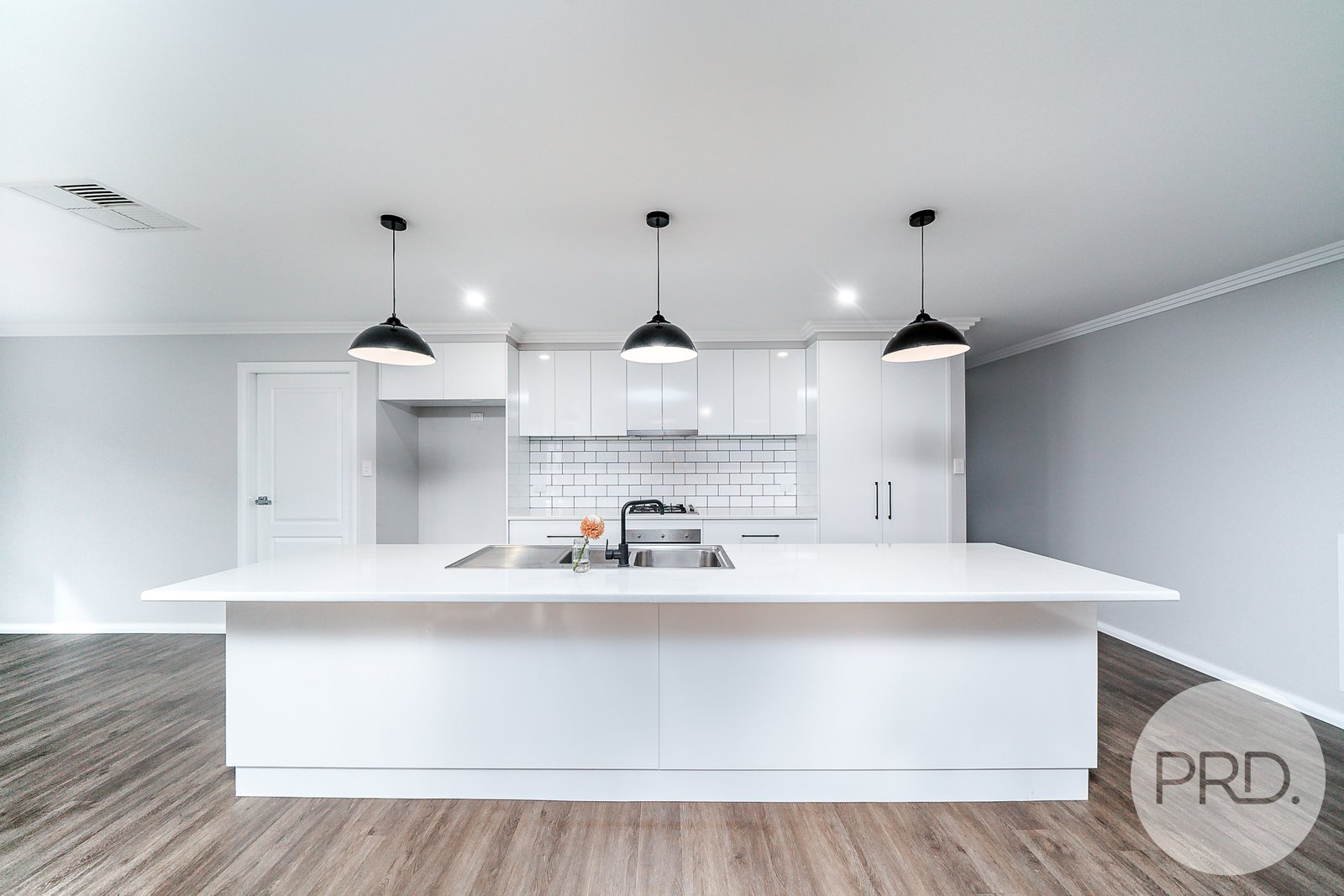 10 Ross Parkway GOBBAGOMBALIN 2