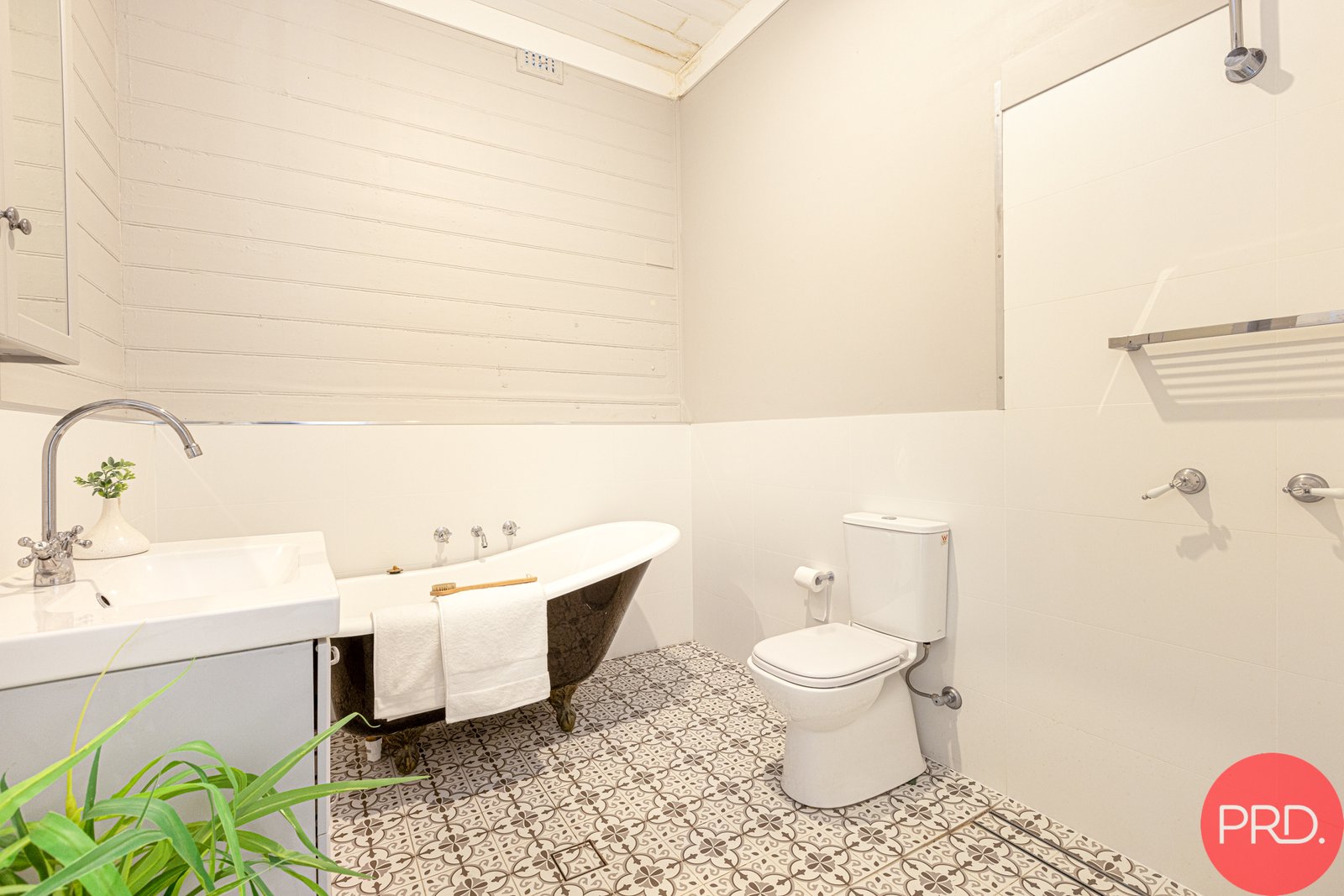 10 Roxburgh Street LORN 11