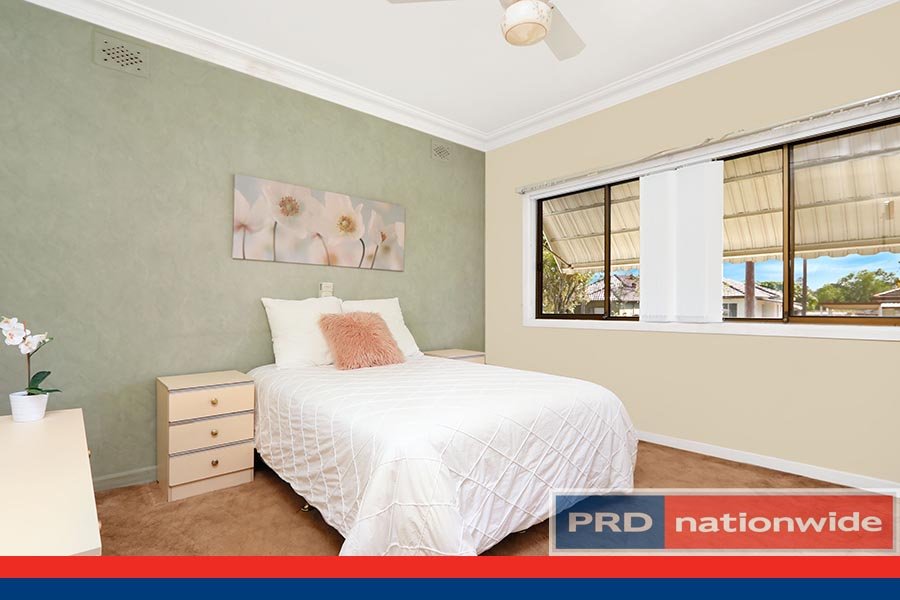 10 Russell Street RIVERWOOD 2