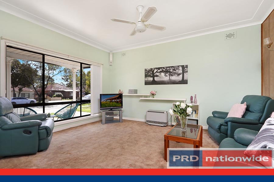 10 Russell Street RIVERWOOD 2