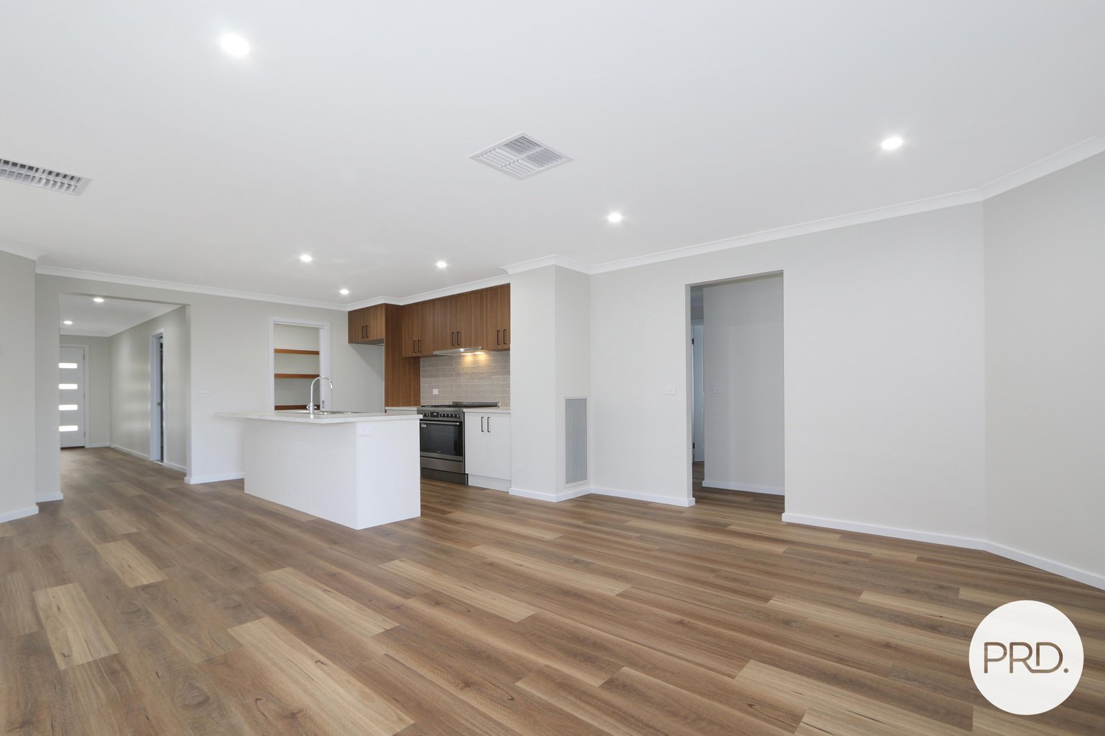 10 Selby Court THURGOONA 4