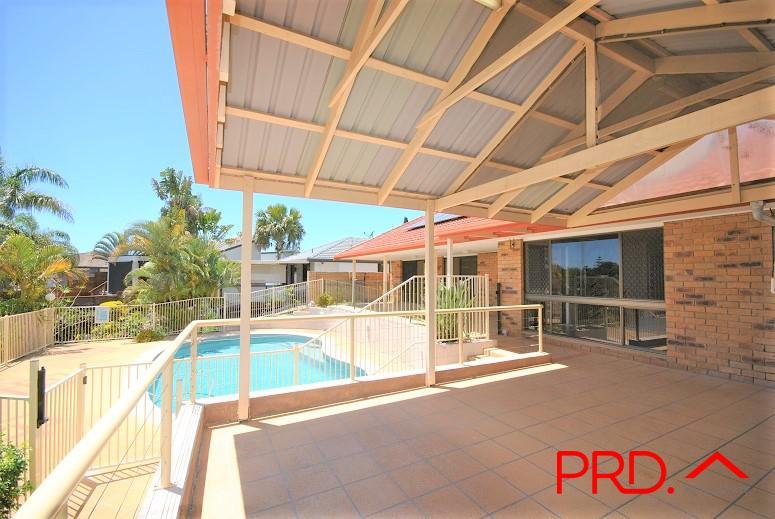 10 Selkirk Avenue BENOWA WATERS 2