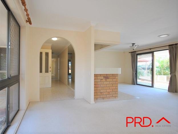 10 Selkirk Avenue BENOWA WATERS 10