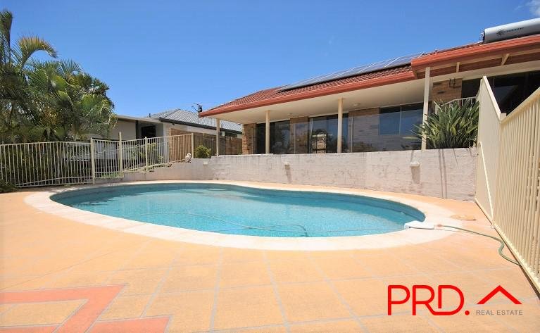 10 Selkirk Avenue BENOWA WATERS 11