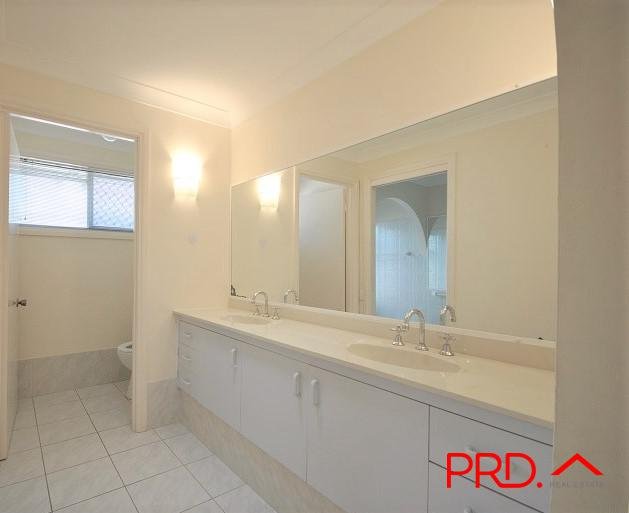 10 Selkirk Avenue BENOWA WATERS 19