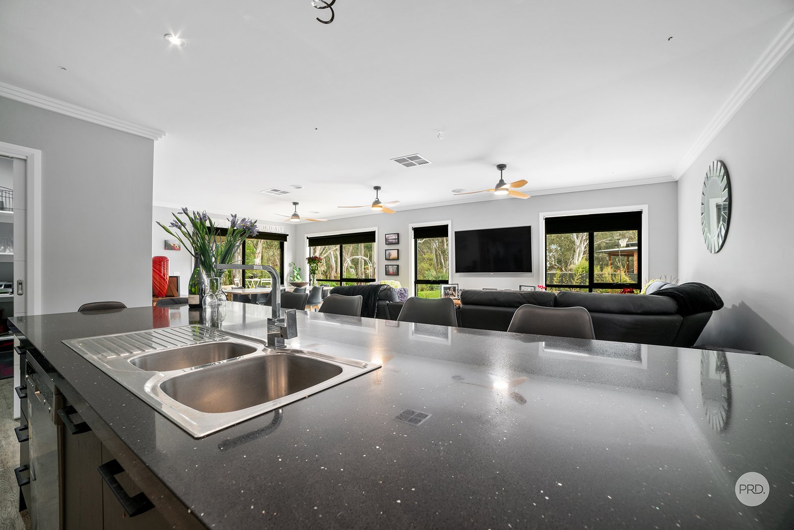 10 Shepherds Glen STRATHFIELDSAYE 6