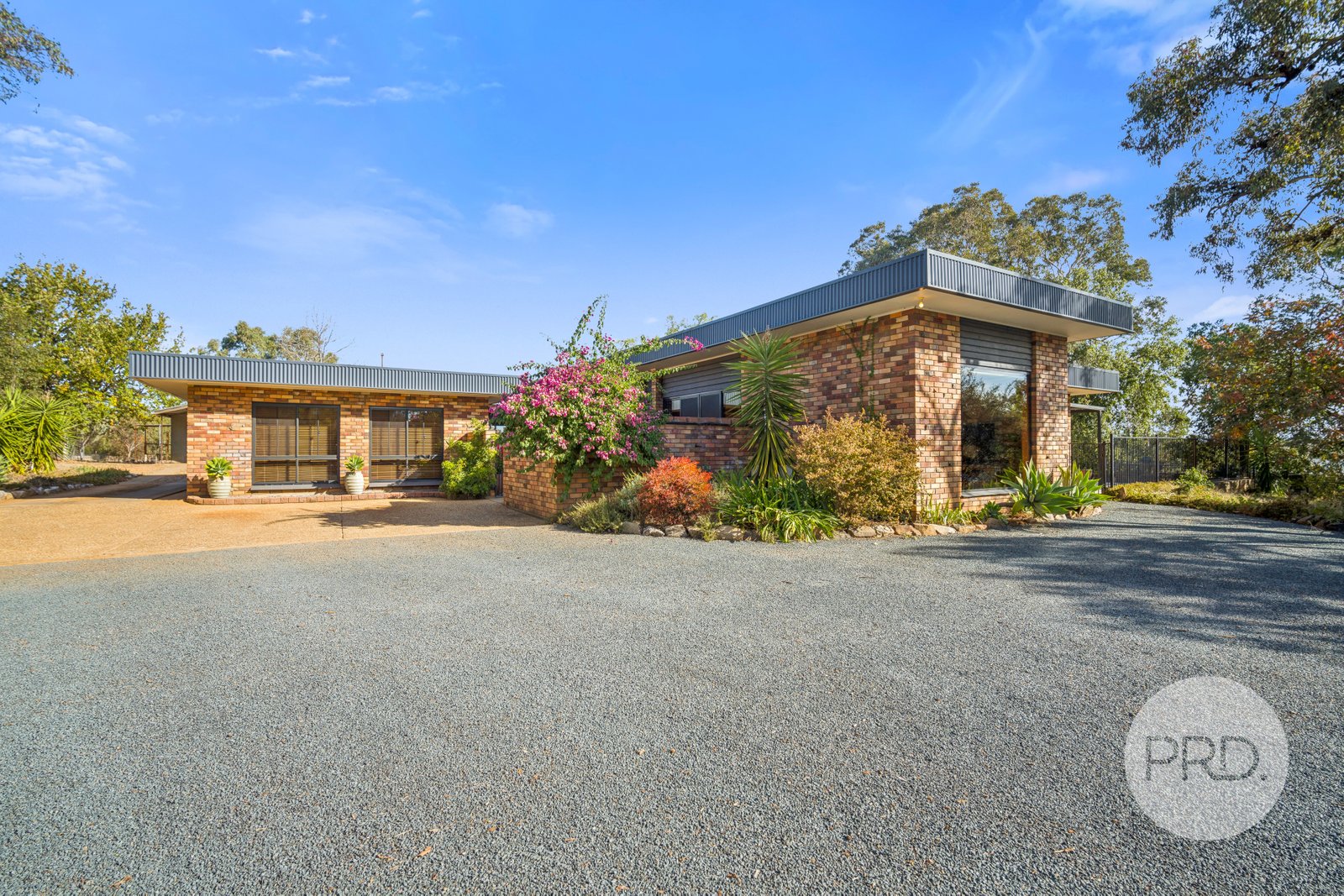 10 Silverwood Road LAKE ALBERT 1