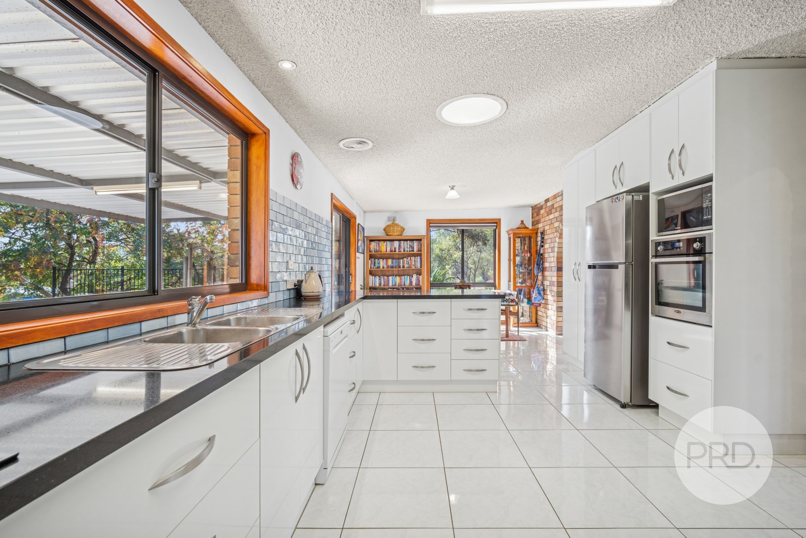 10 Silverwood Road LAKE ALBERT 18