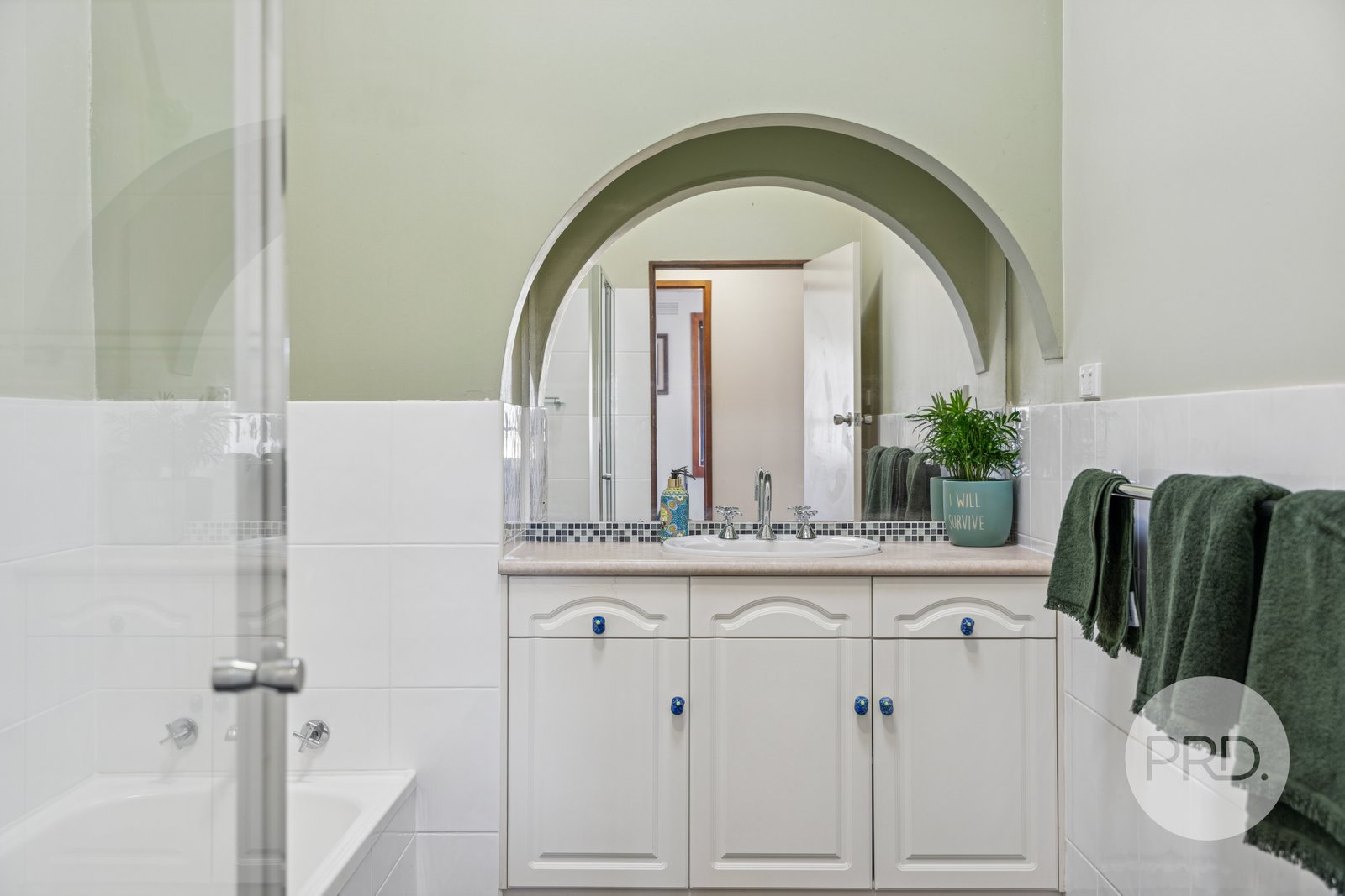 10 Silverwood Road LAKE ALBERT 24