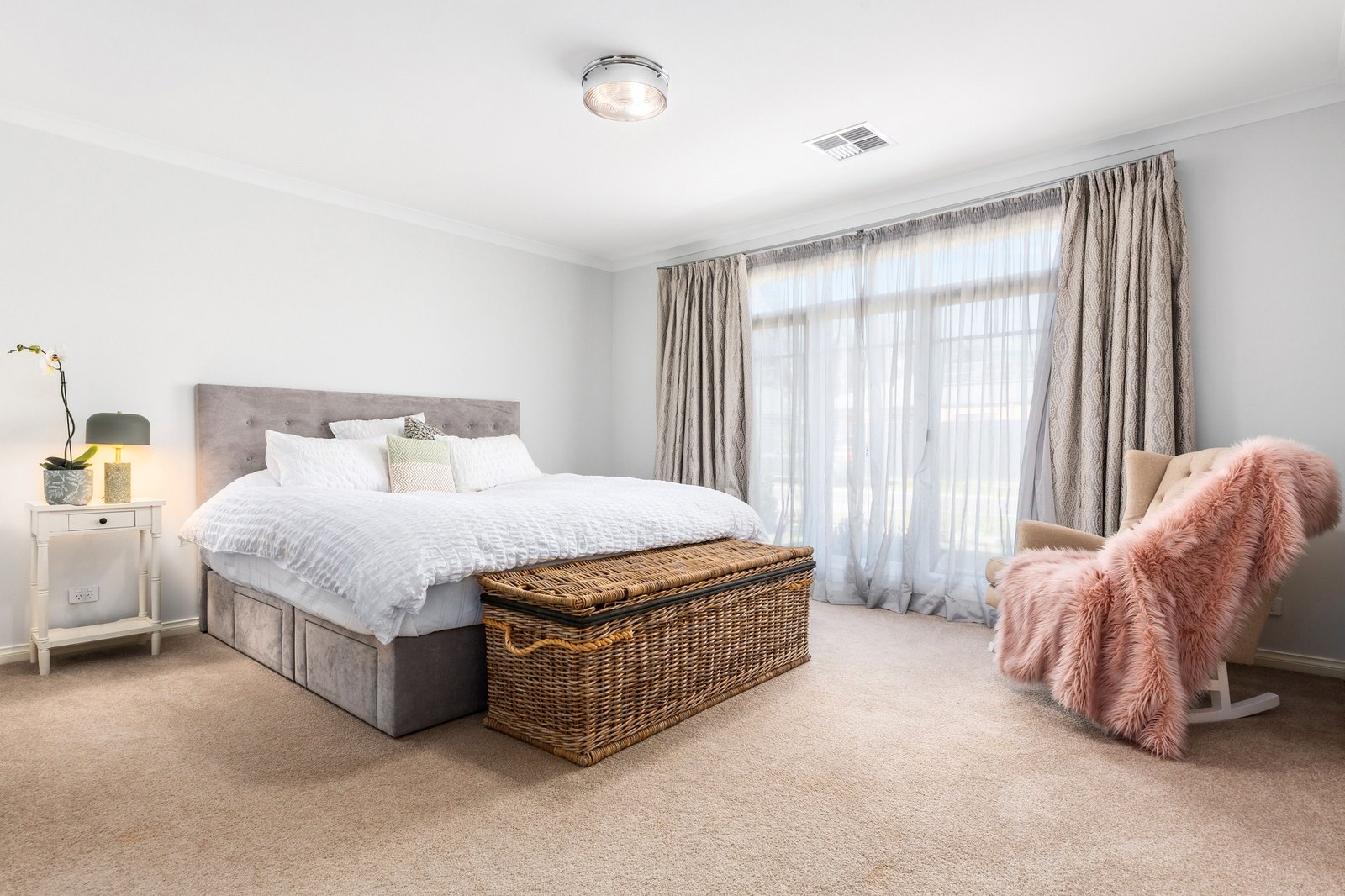 Real Estate and Property in 10 Sproule Place, Woodend, VIC