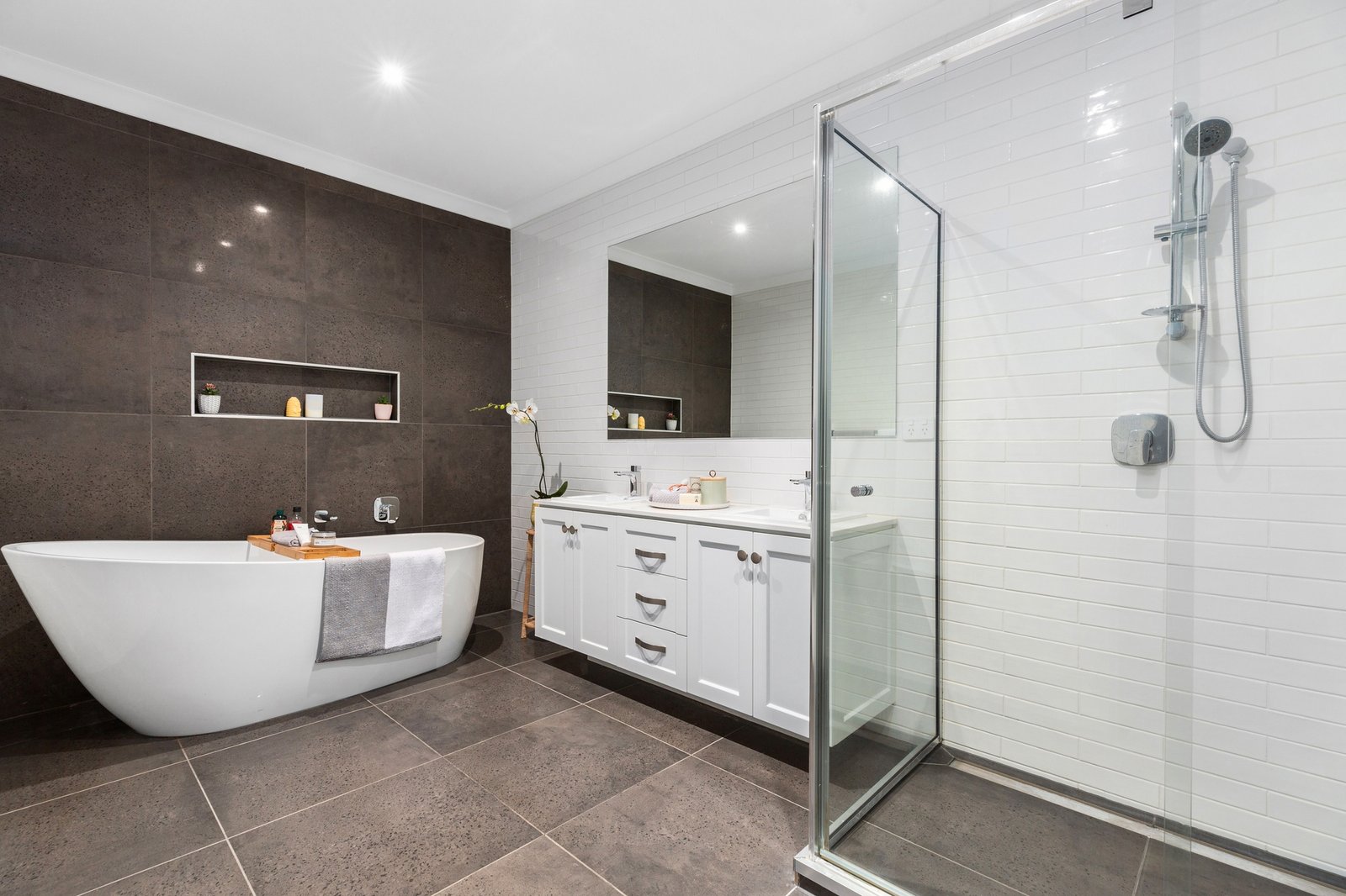 Real Estate and Property in 10 Sproule Place, Woodend, VIC