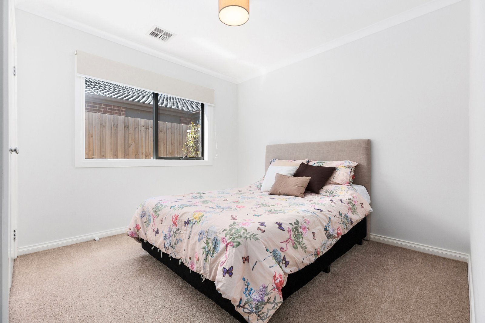 Real Estate and Property in 10 Sproule Place, Woodend, VIC