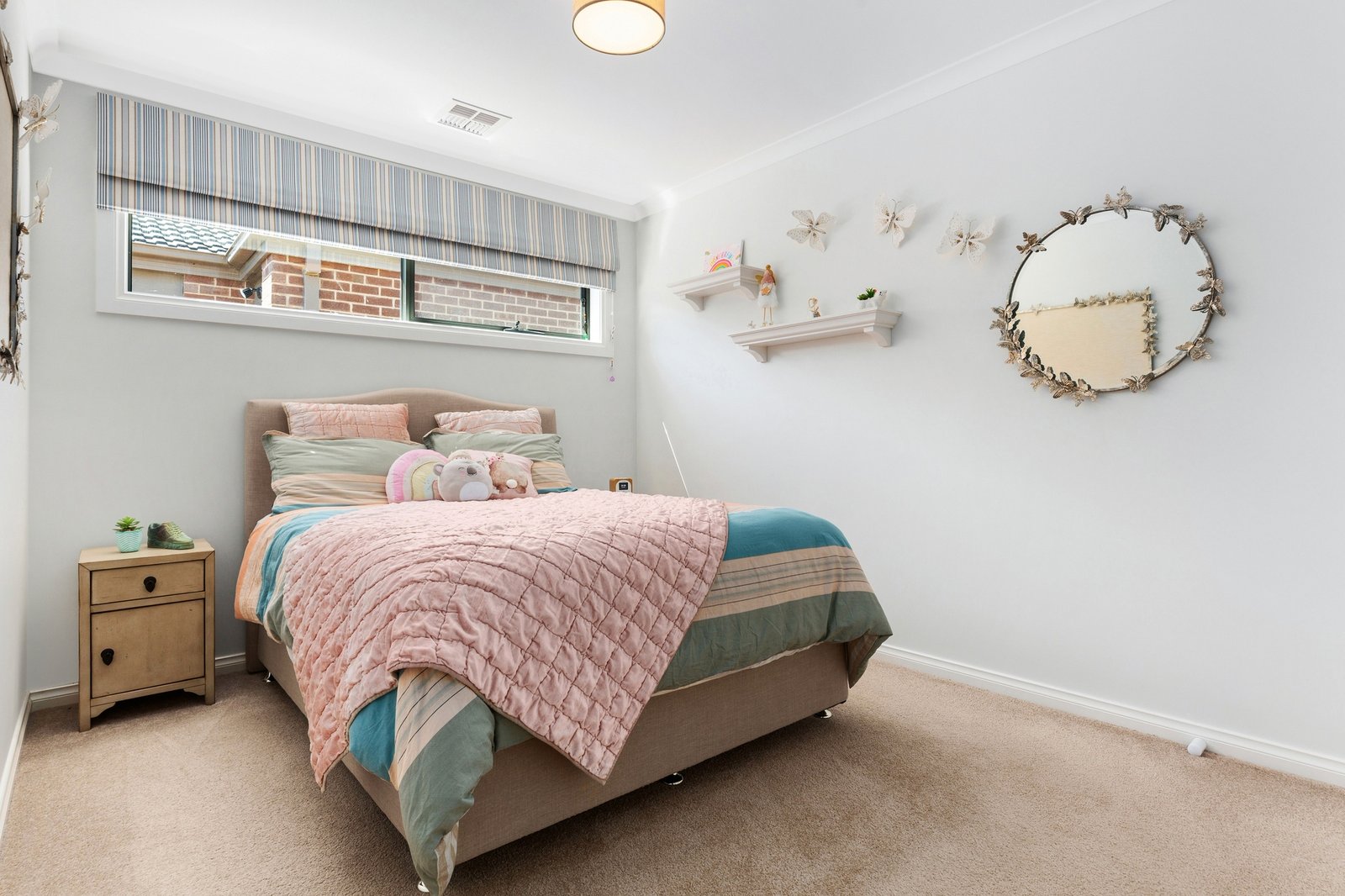 Real Estate and Property in 10 Sproule Place, Woodend, VIC