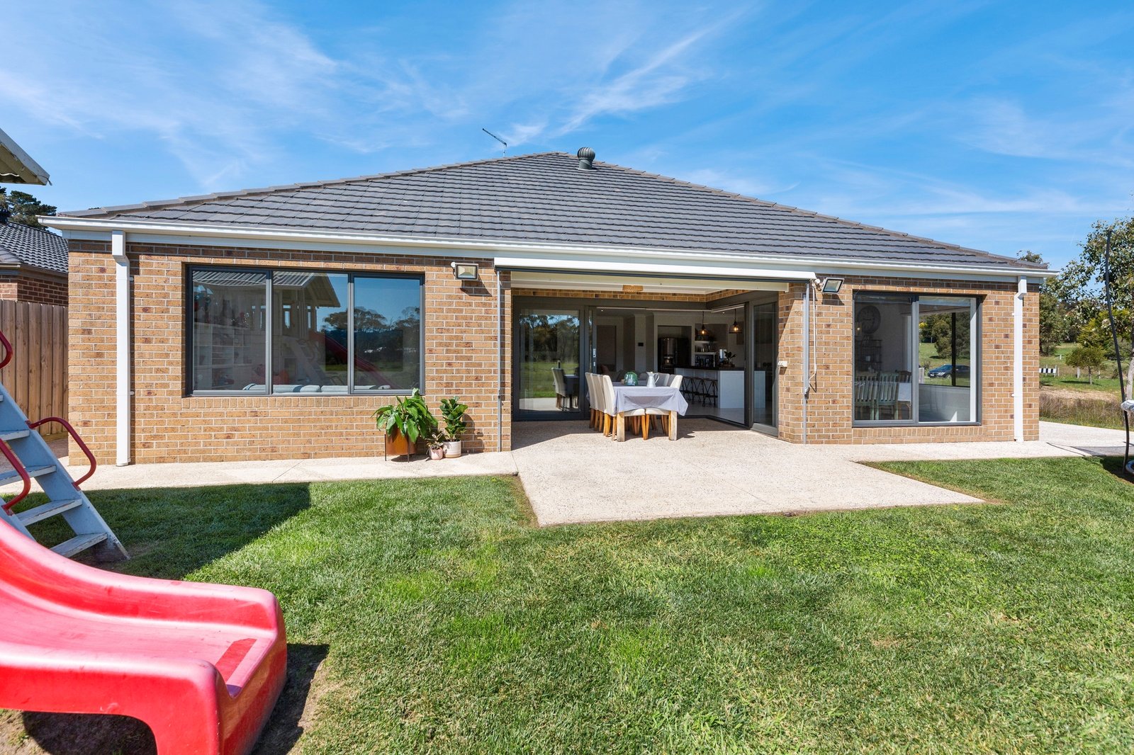 Real Estate and Property in 10 Sproule Place, Woodend, VIC