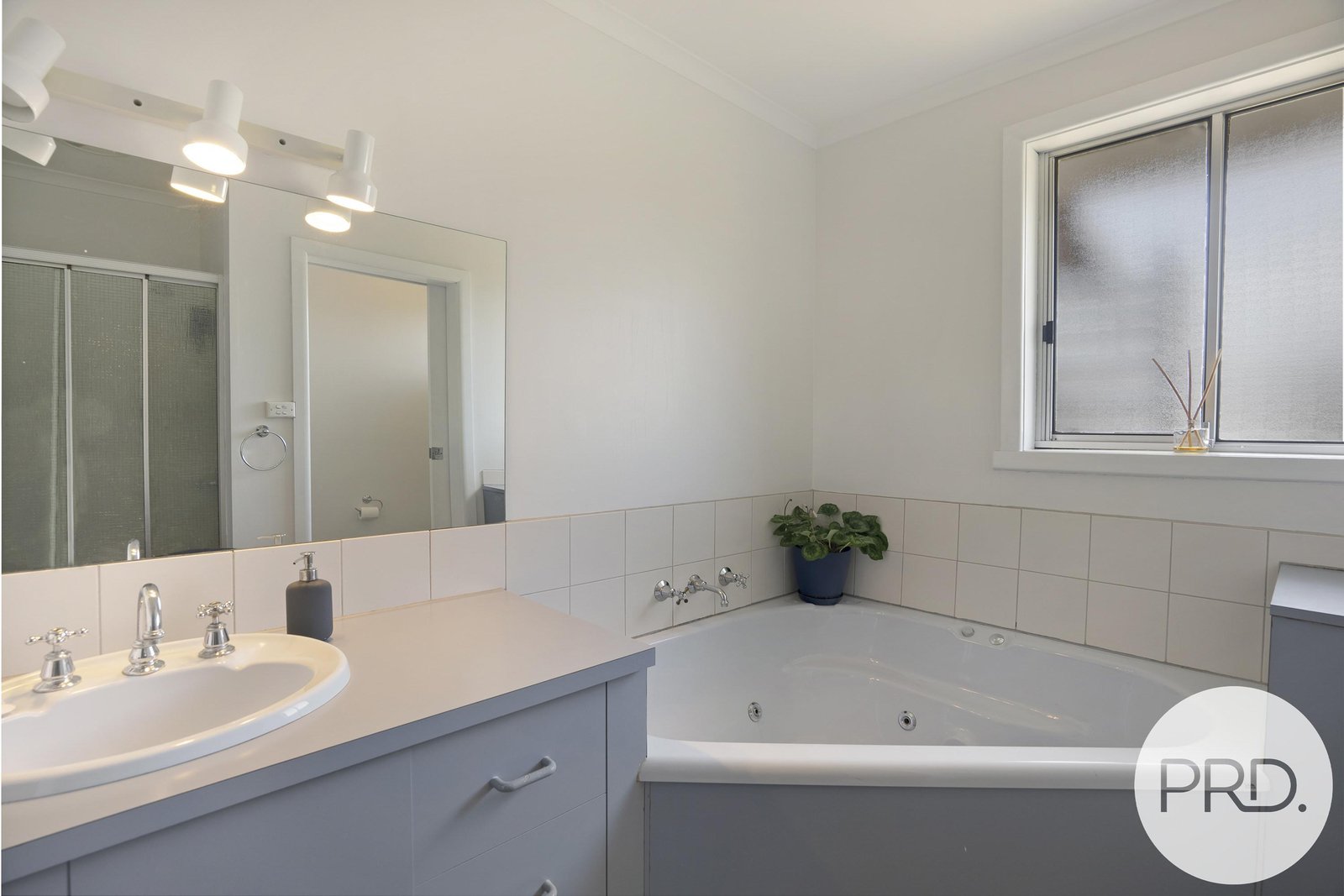 10 St Helens Street LINDISFARNE 14