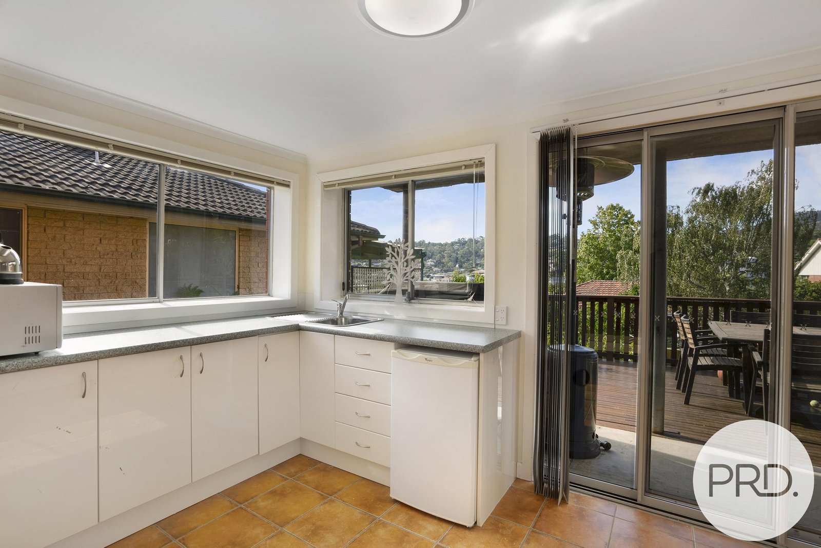 10 St Helens Street LINDISFARNE 16