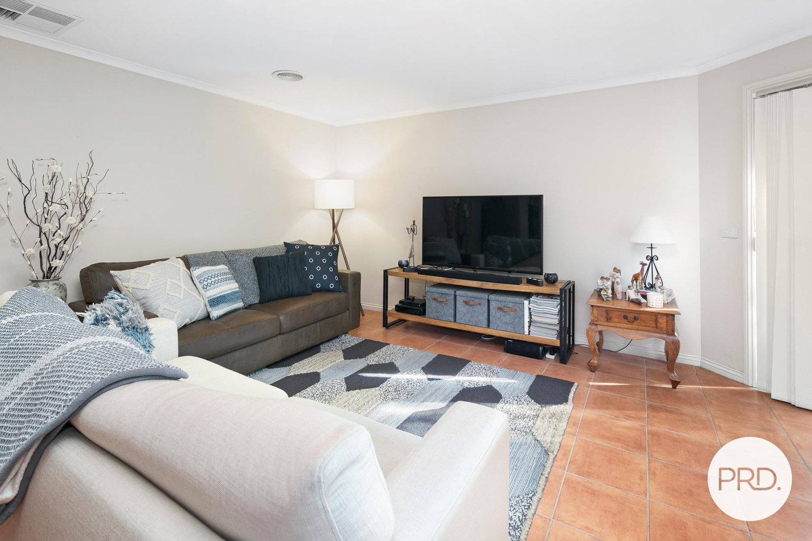 10 St Michaels Place LAKE GARDENS 3