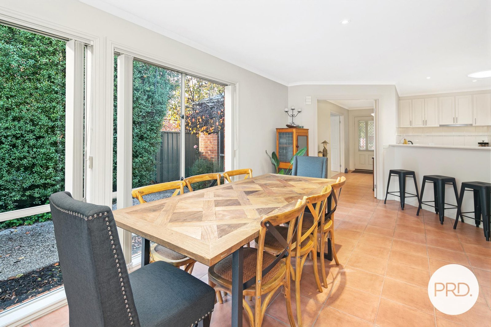 10 St Michaels Place LAKE GARDENS 4