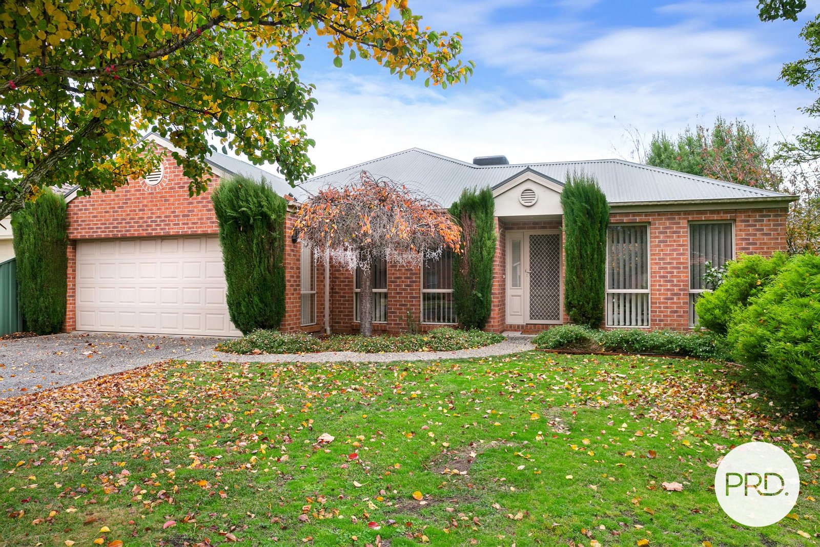 10 St Michaels Place LAKE GARDENS 1