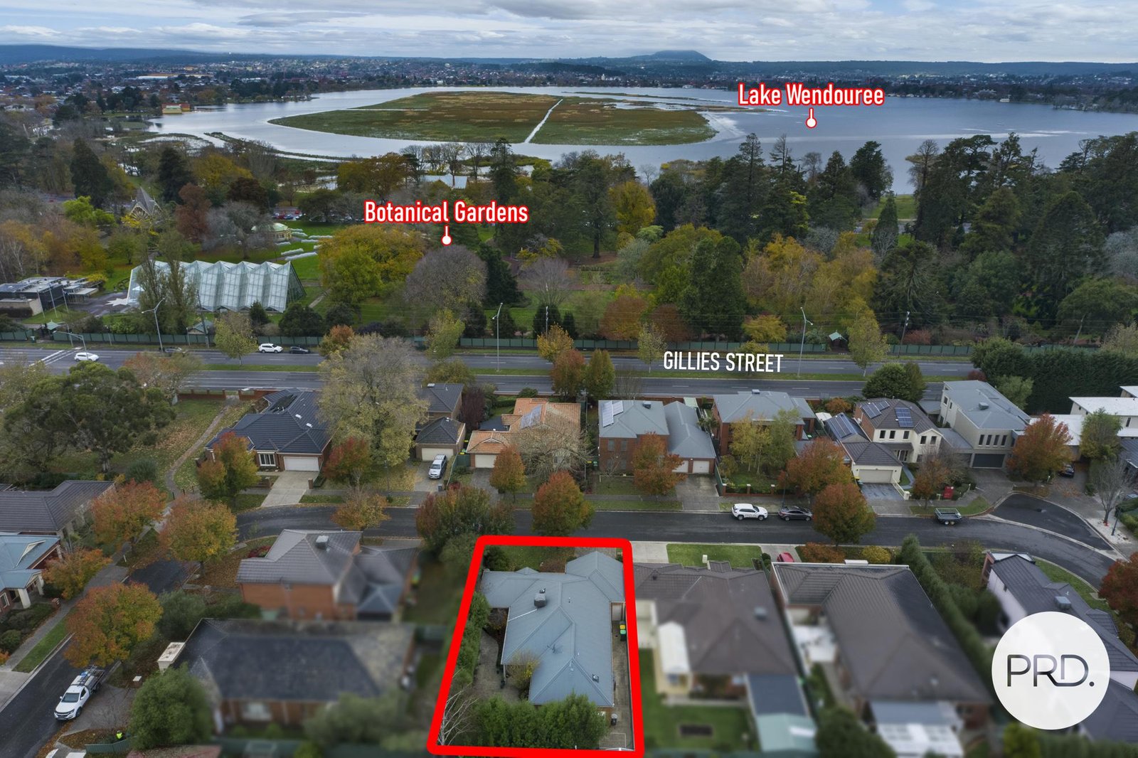 10 St Michaels Place LAKE GARDENS 2