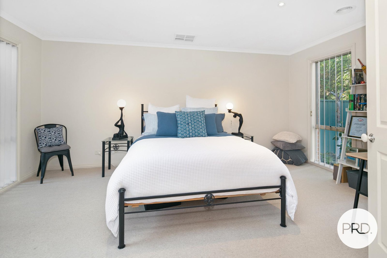 10 St Michaels Place LAKE GARDENS 7