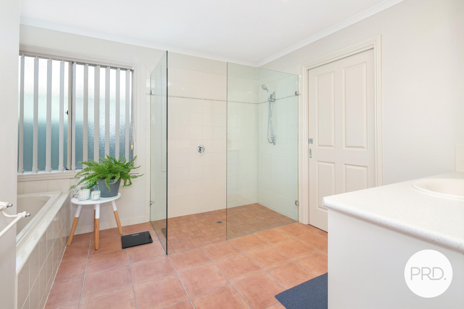 10 St Michaels Place LAKE GARDENS 8