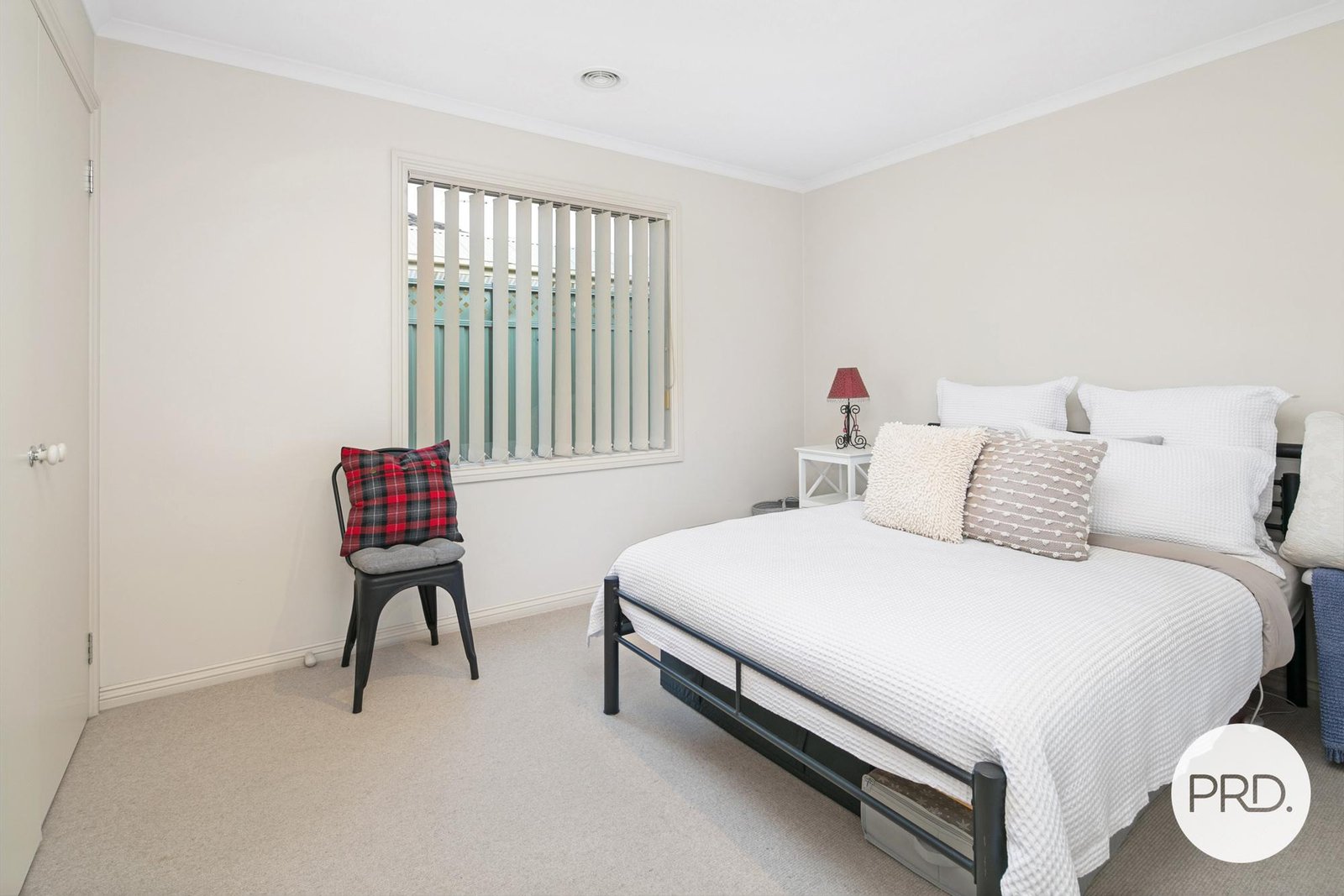 10 St Michaels Place LAKE GARDENS 9