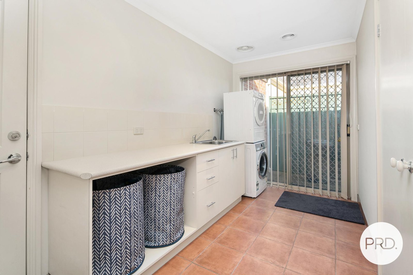 10 St Michaels Place LAKE GARDENS 11