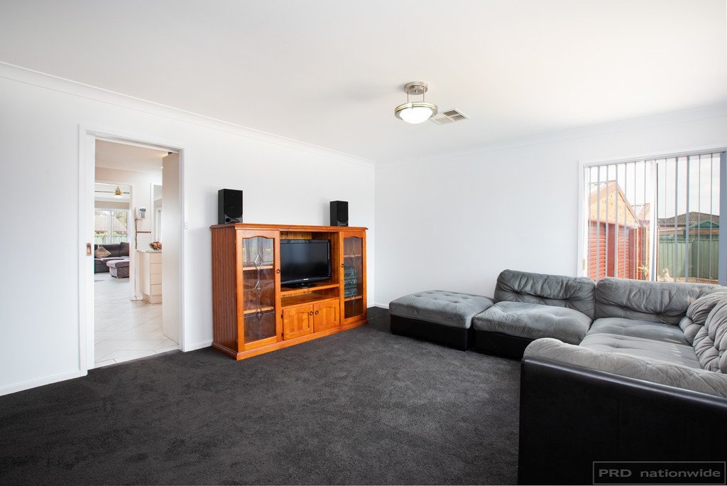 10 Stanley Close WOODBERRY 9