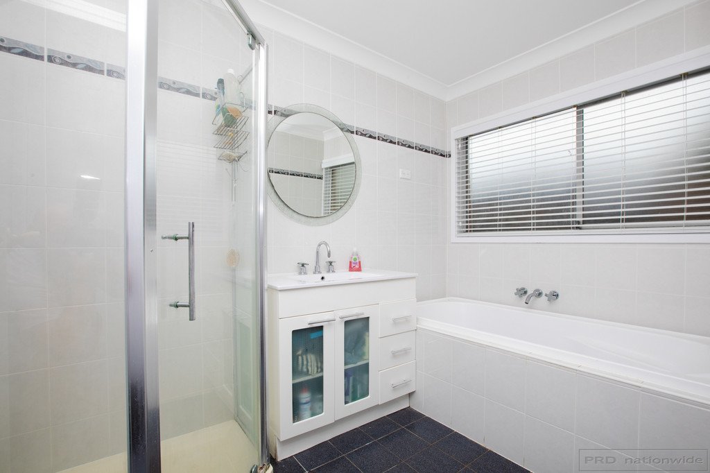 10 Stanley Close WOODBERRY 13